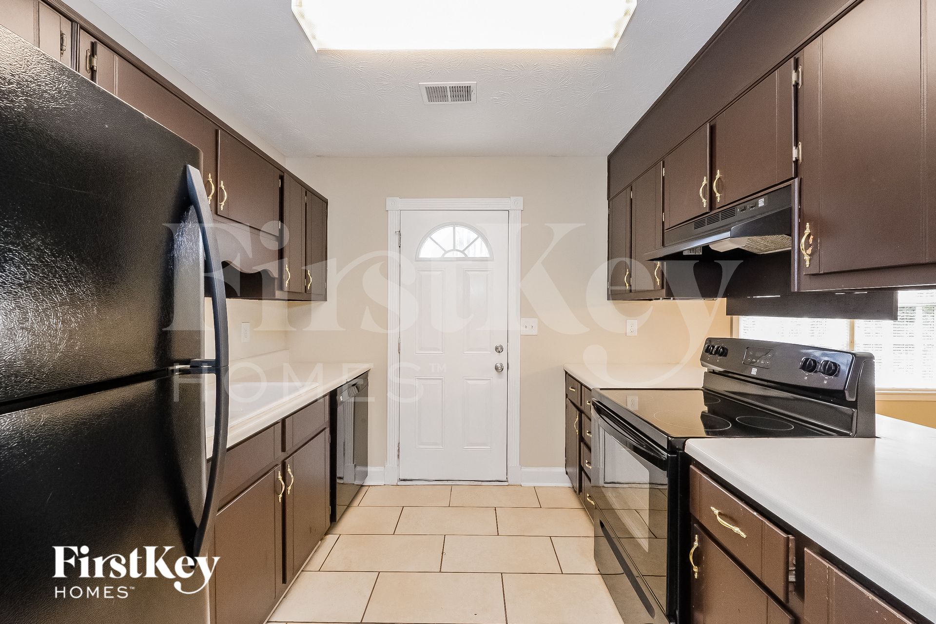 Building Photo - 705 Mills Dr