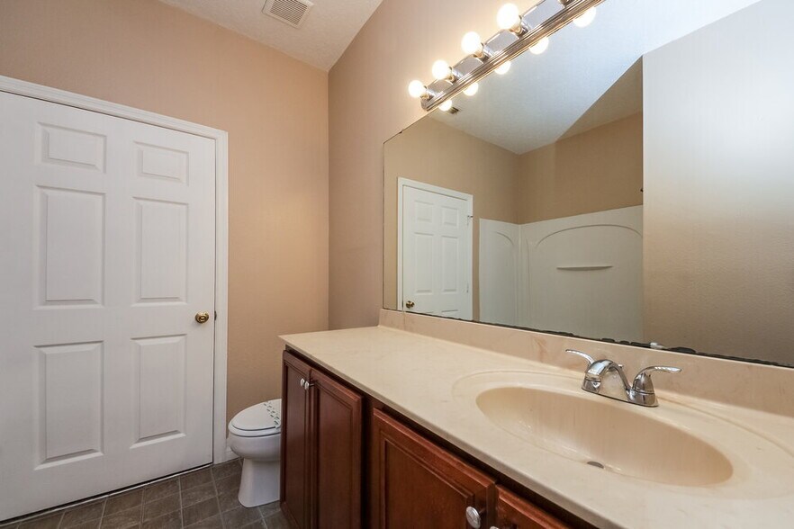 Building Photo - 2057 Bearing Ln