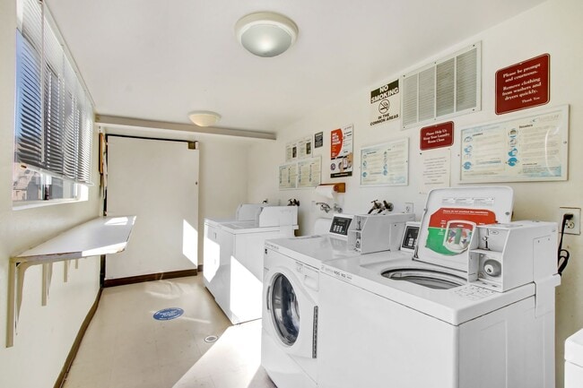 Building Photo - Beautiful 1 bedroom 1 Bath Unit