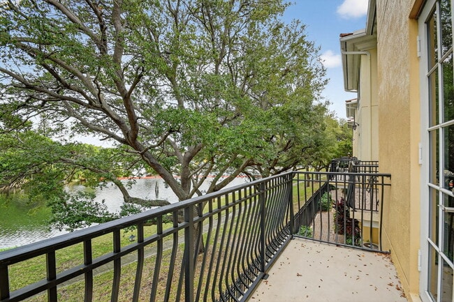 Building Photo - 2502 N Dixie Hwy