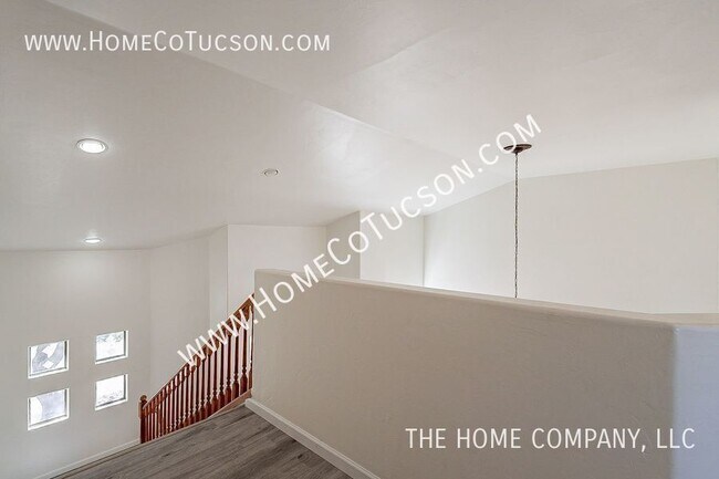 Building Photo - 6645 E Gehrig Ln