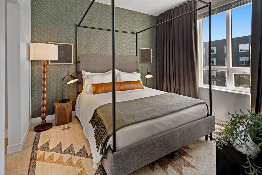 Building Photo - 484 2nd St