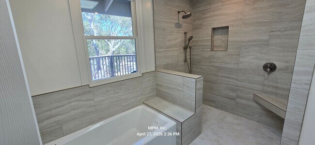 Building Photo - large custom home with peek a boo ocean views