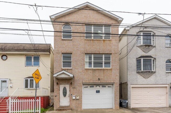 Primary Photo - 325 Claremont Ave