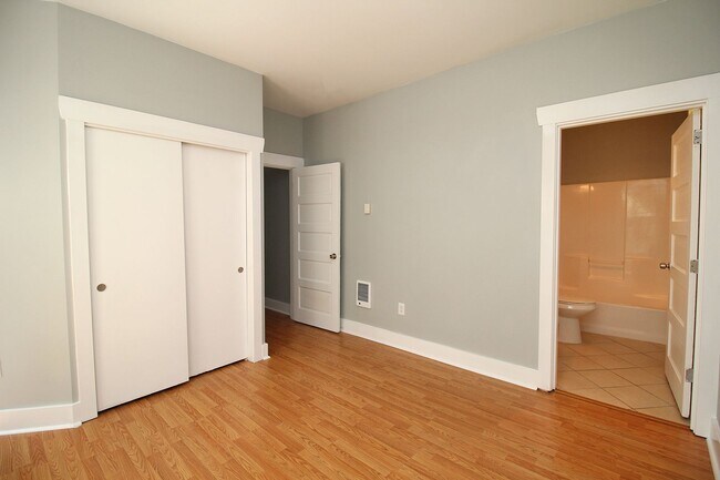 Building Photo - 4030-4030 NE Garfield Ave.