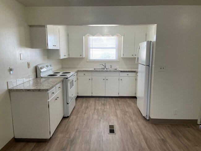 Building Photo - 524 Loop