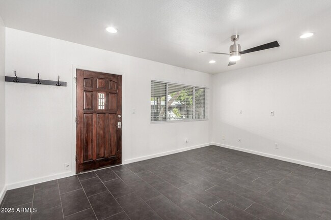 Building Photo - 749 E Montebello Ave
