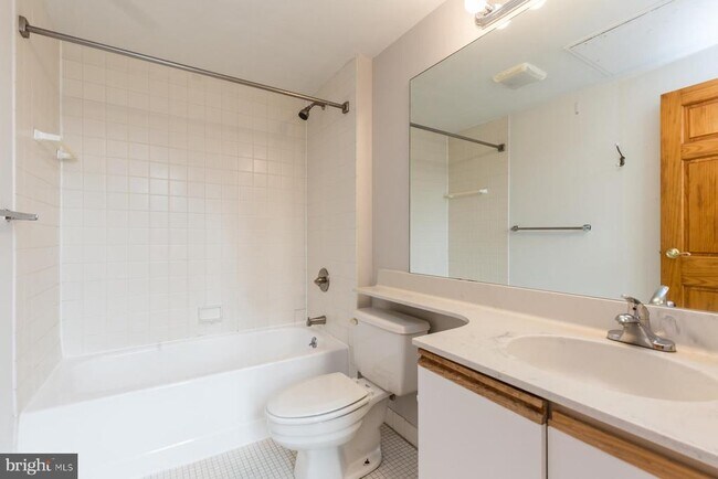 Building Photo - 1601 Spring Garden St