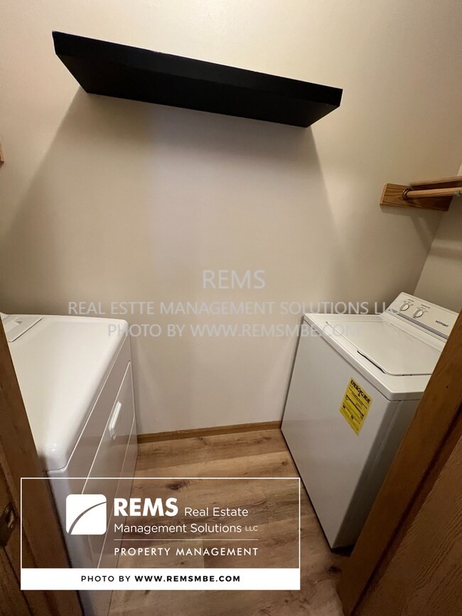 Building Photo - 33 Grand Canyon Dr