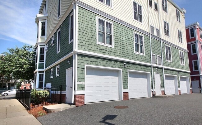 Building Photo - 4048 Washington St
