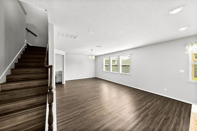 Building Photo - Beautifully Upgraded 3-Bedroom Home for Re...