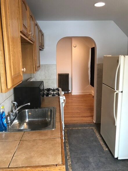 Building Photo - 2007 Broadway St