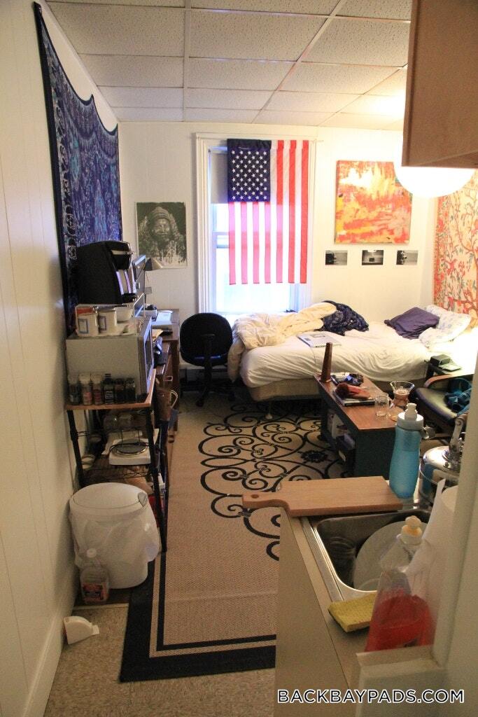 Building Photo - 272 Newbury St