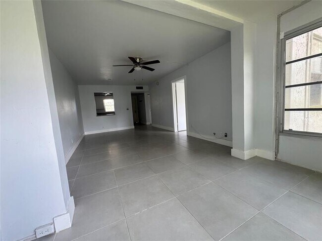 Building Photo - 9235 Lagoon Pl
