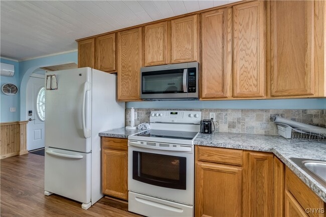 Building Photo - 216 Frontenac Blvd