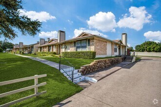 Building Photo - 2-Bedroom Condo in Garland - Private Patio...