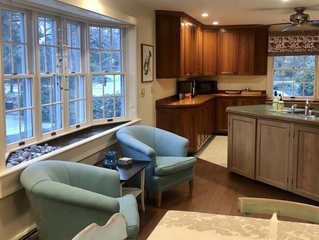 Building Photo - Saunderstown Village Rental