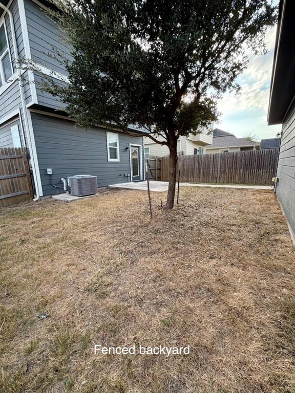 Building Photo - 2204 Langdale Ln