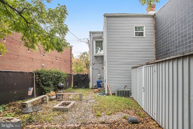 Building Photo - 1427 Powhatan St