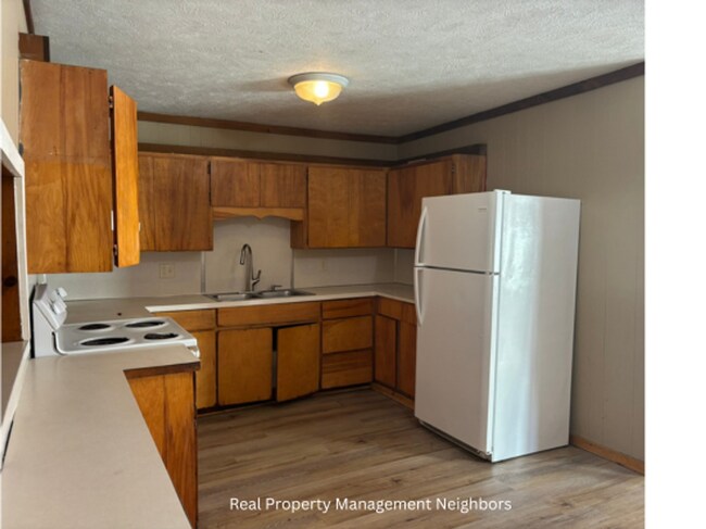 Building Photo - Large and Sunny 3 Bed 1 Bath Home Available for Rent in Edmore