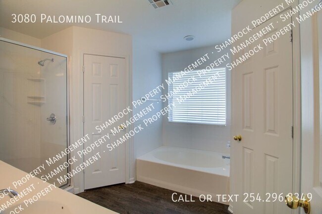Building Photo - Surrey Ridge Duplex