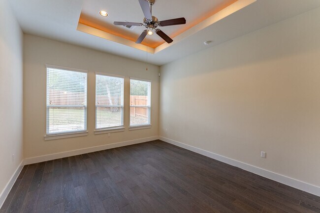 Building Photo - Spacious, Stylish, and Perfectly Located 3 Bedrooms, 2.5 Bathrooms in North Shields!!!