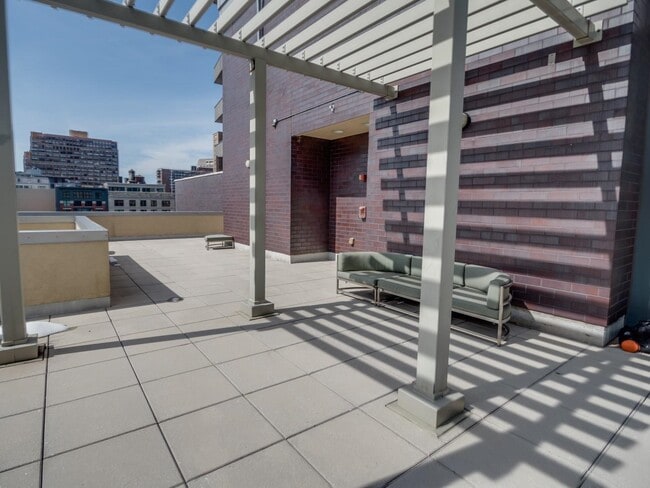 Building Photo - 105 Greene St