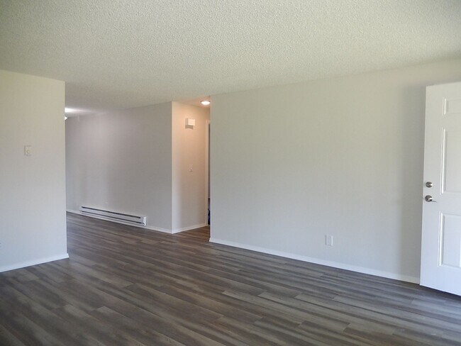 Building Photo - Federal way Duplex - 2 bedroom 1 bathroom ...
