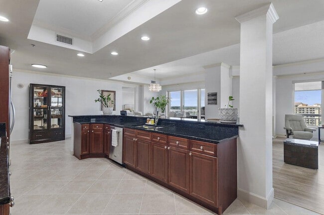 Building Photo - 725 Gulf Shore Dr