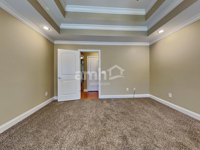 Building Photo - 7807 Chipmunk Ln
