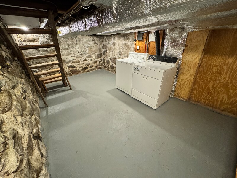 Building Photo - 315 Maplewood Ave