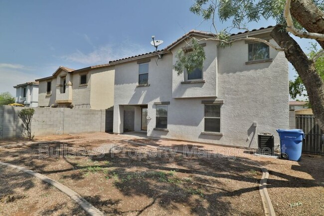 Building Photo - 1069 E Lowell Ave