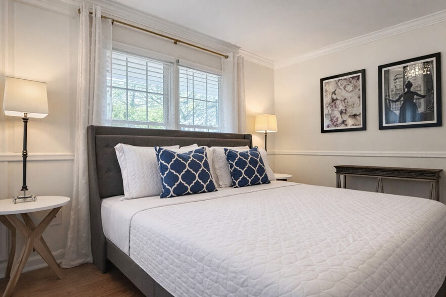 Building Photo - 7601 Bedfordshire Dr