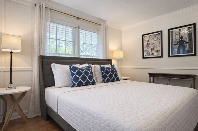 Building Photo - 7601 Bedfordshire Dr