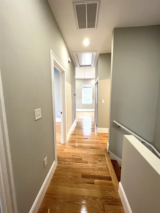 Building Photo - 67 Pearl St