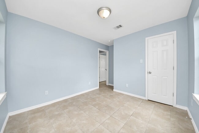 Building Photo - 3511 Palm Ave