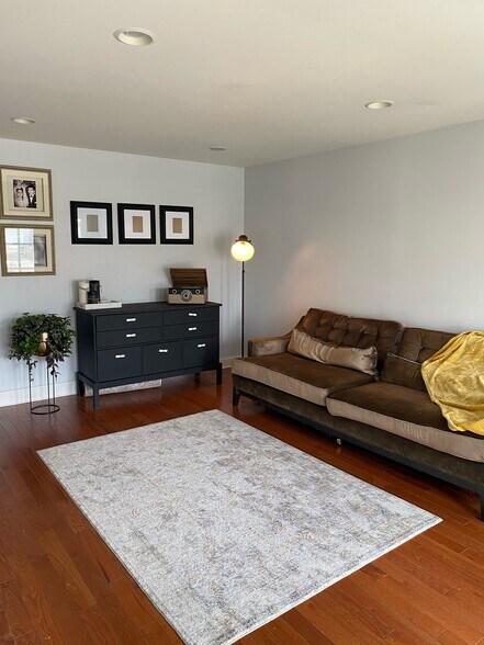 Living Room - 4605 Prairie Ave