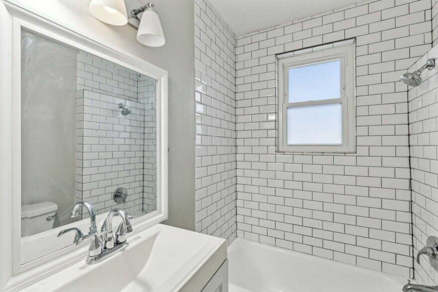 Building Photo - 5309 East Side Ave