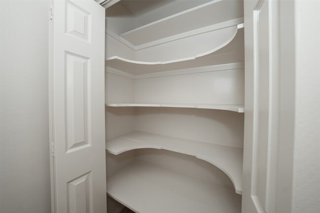 Building Photo - 9622 Highmeadow Dr