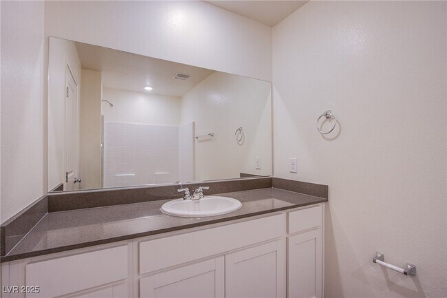 Building Photo - 4949 Fern Mesa Ave