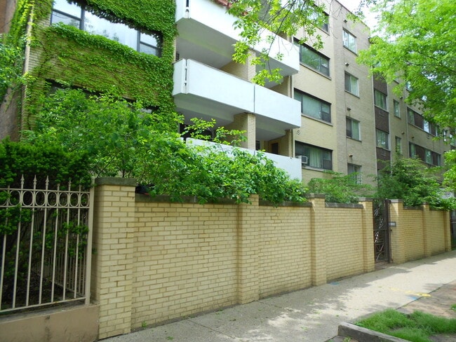 Primary Photo - 5616 N Kenmore Ave
