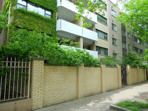 Building Photo - 5616 N Kenmore Ave