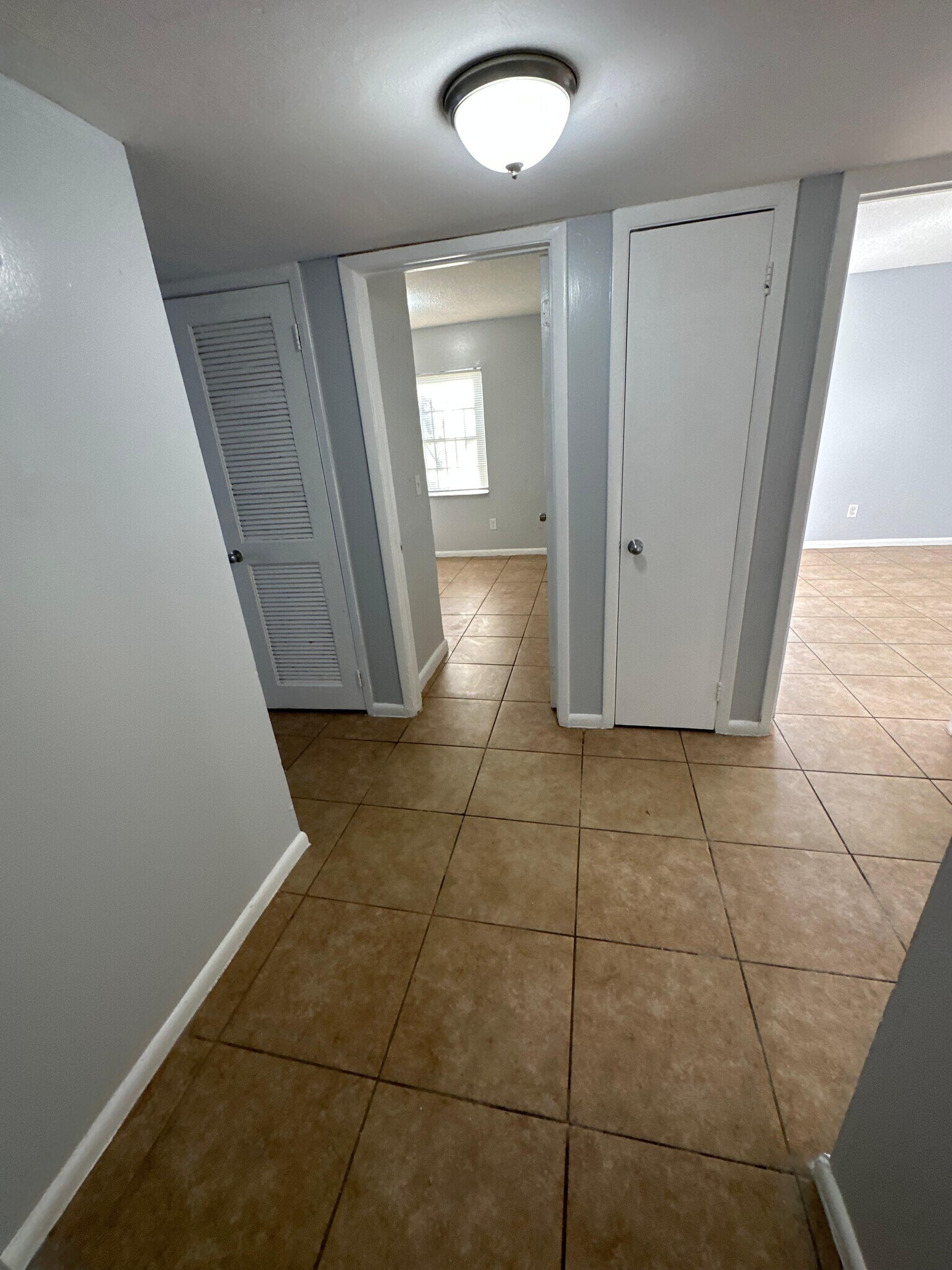 Building Photo - 712 Eaverson St