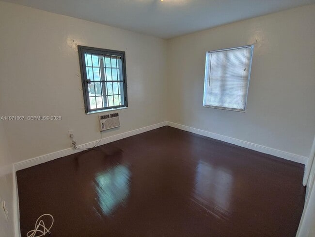 Building Photo - 1465 NE 149th St