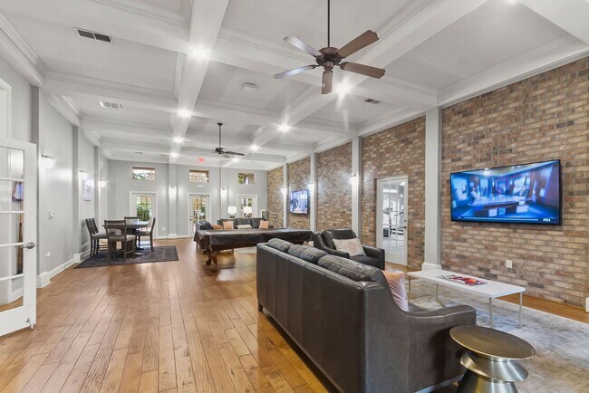 Building Photo - Midtown Village 2 Bed 2 Bath Condo! Available June 1st!