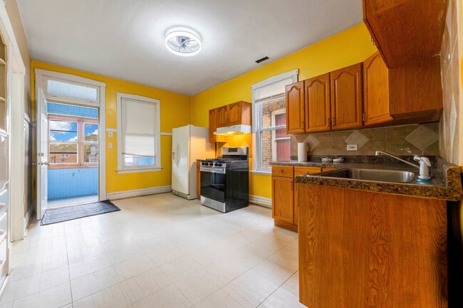 Building Photo - 2630 W 42nd St