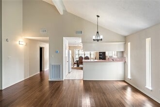 Building Photo - 416 Rolling Hills Dr W