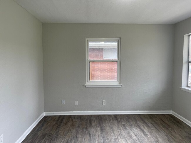 Building Photo - 1008 Sharon Dr