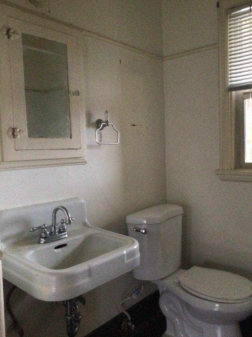 Building Photo - 5244-5308 NE Wistaria Drive