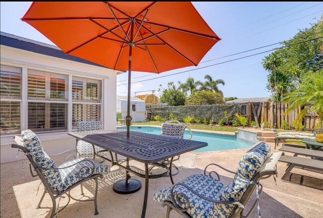 Building Photo - 4295 Crestdale St